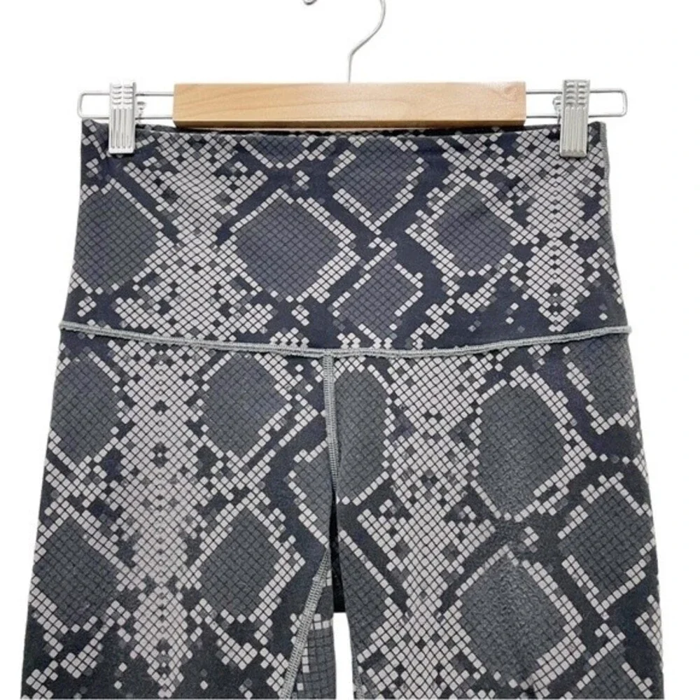 Lululemon Leggings Wunder Under High Rise Crop Ziggy Snake Slate Coal Size 6